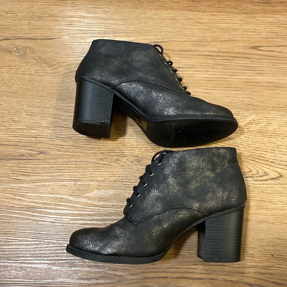 Black Heel Boot - Picture 5 of 10